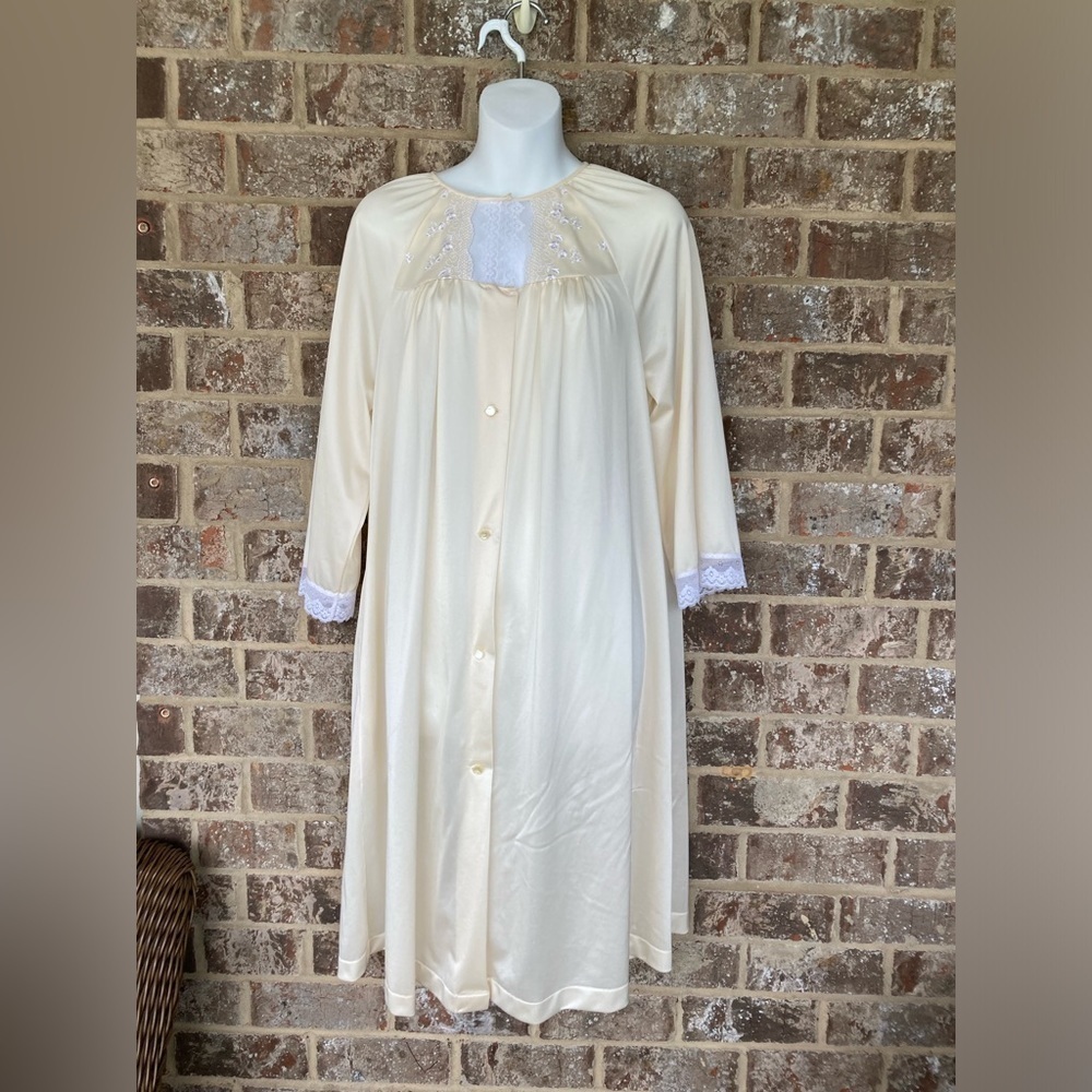 Shadowline yellow with white lace button down robe size Small Vintage